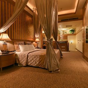 Theme Queen Suite Jacuzzi